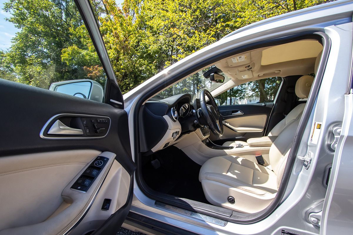 2015 Mercedes Benz GLA 250 photo 8