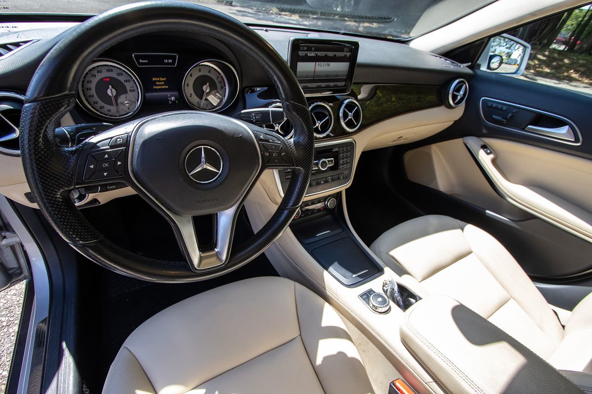 2015 Mercedes Benz GLA 250 photo 12