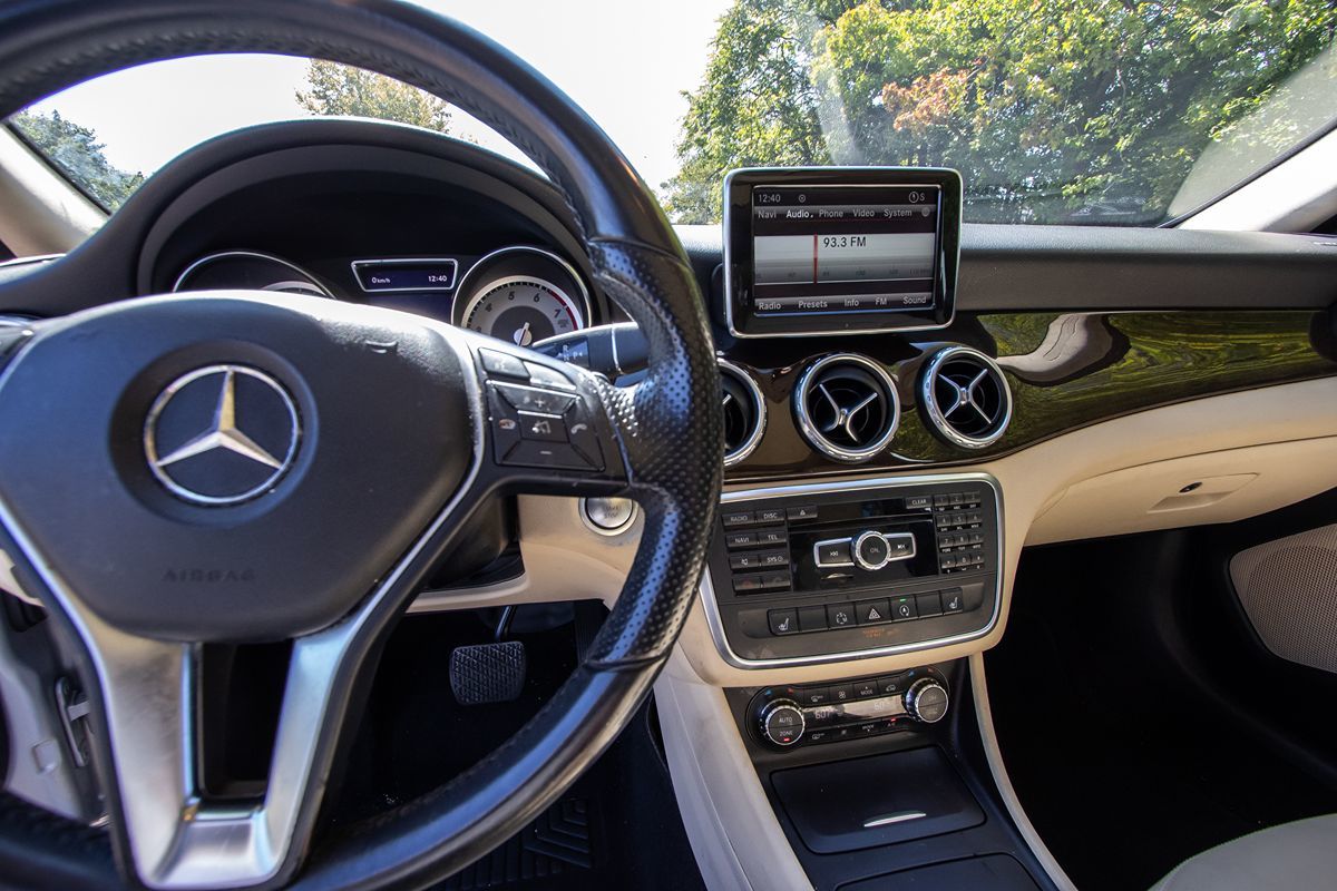 2015 Mercedes Benz GLA 250 photo 14