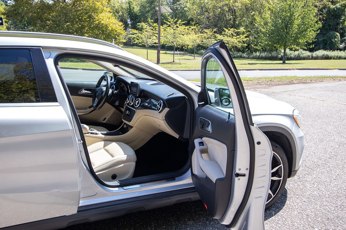 2015 Mercedes Benz GLA 250 photo 16