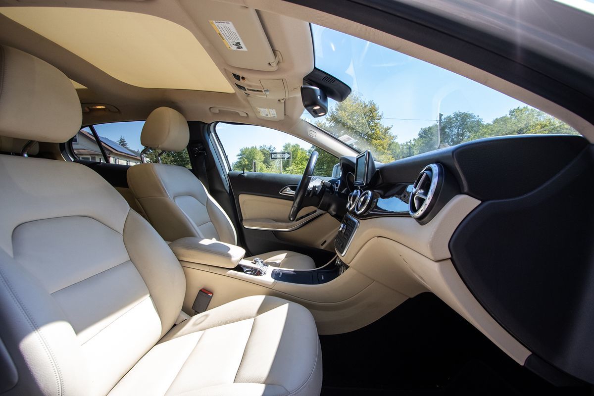 2015 Mercedes Benz GLA 250 photo 18