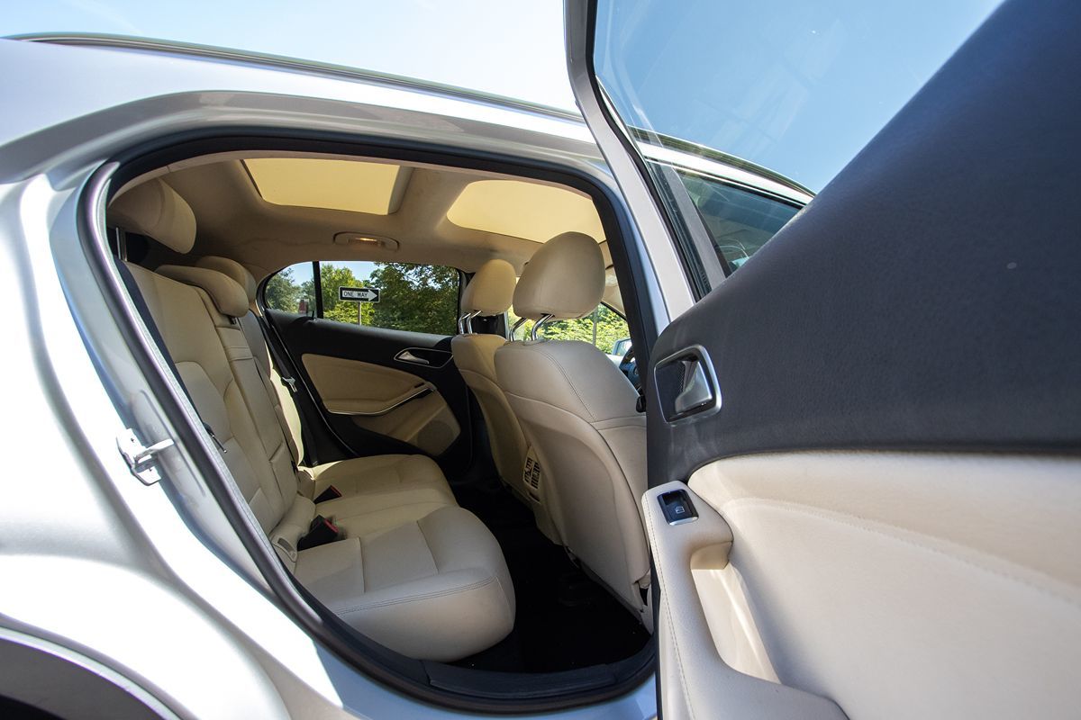 2015 Mercedes Benz GLA 250 photo 22