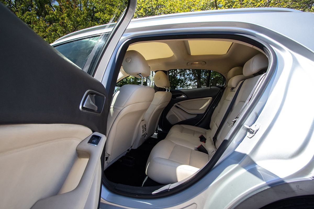 2015 Mercedes Benz GLA 250 photo 25