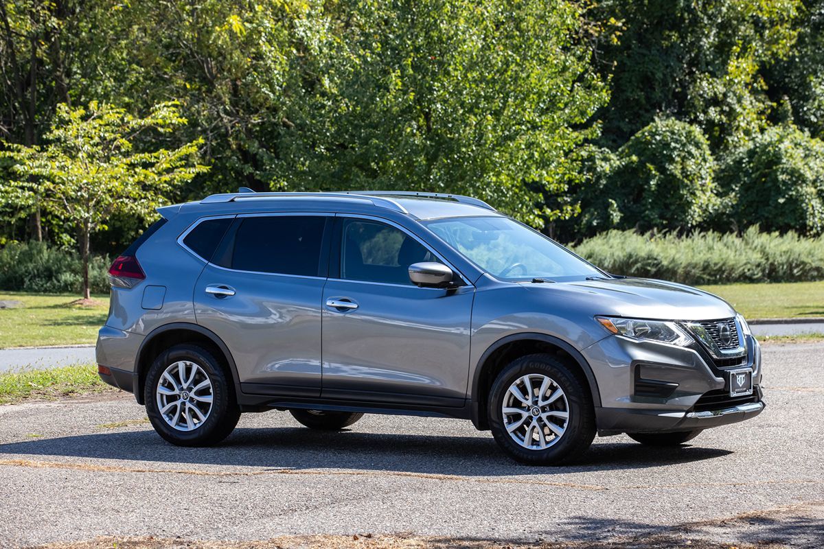 2018 Nissan Rogue SV photo 3