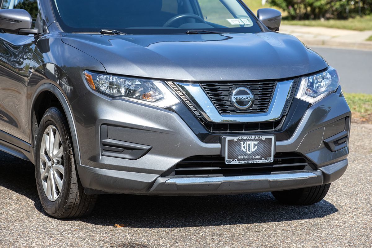 2018 Nissan Rogue SV photo 6
