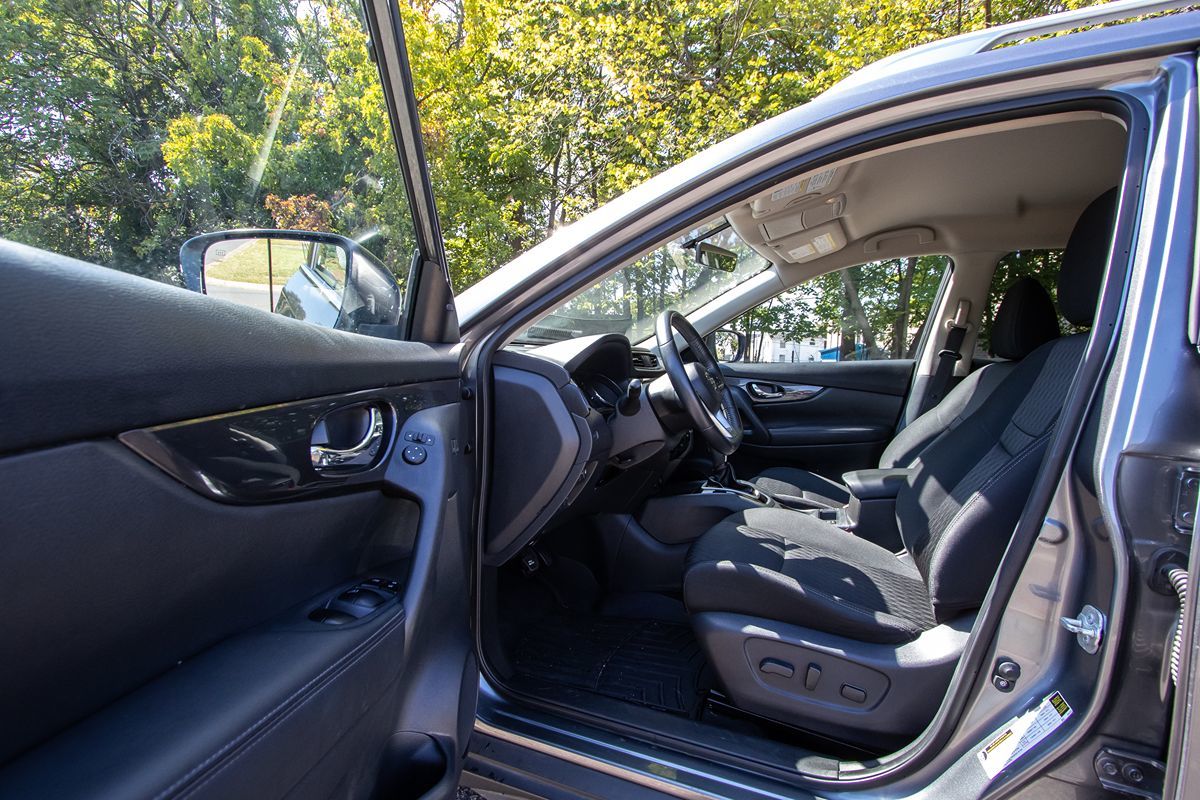 2018 Nissan Rogue SV photo 8