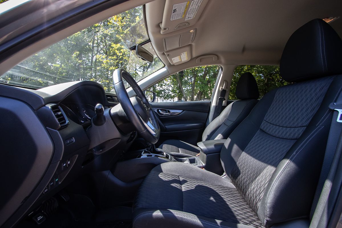 2018 Nissan Rogue SV photo 9