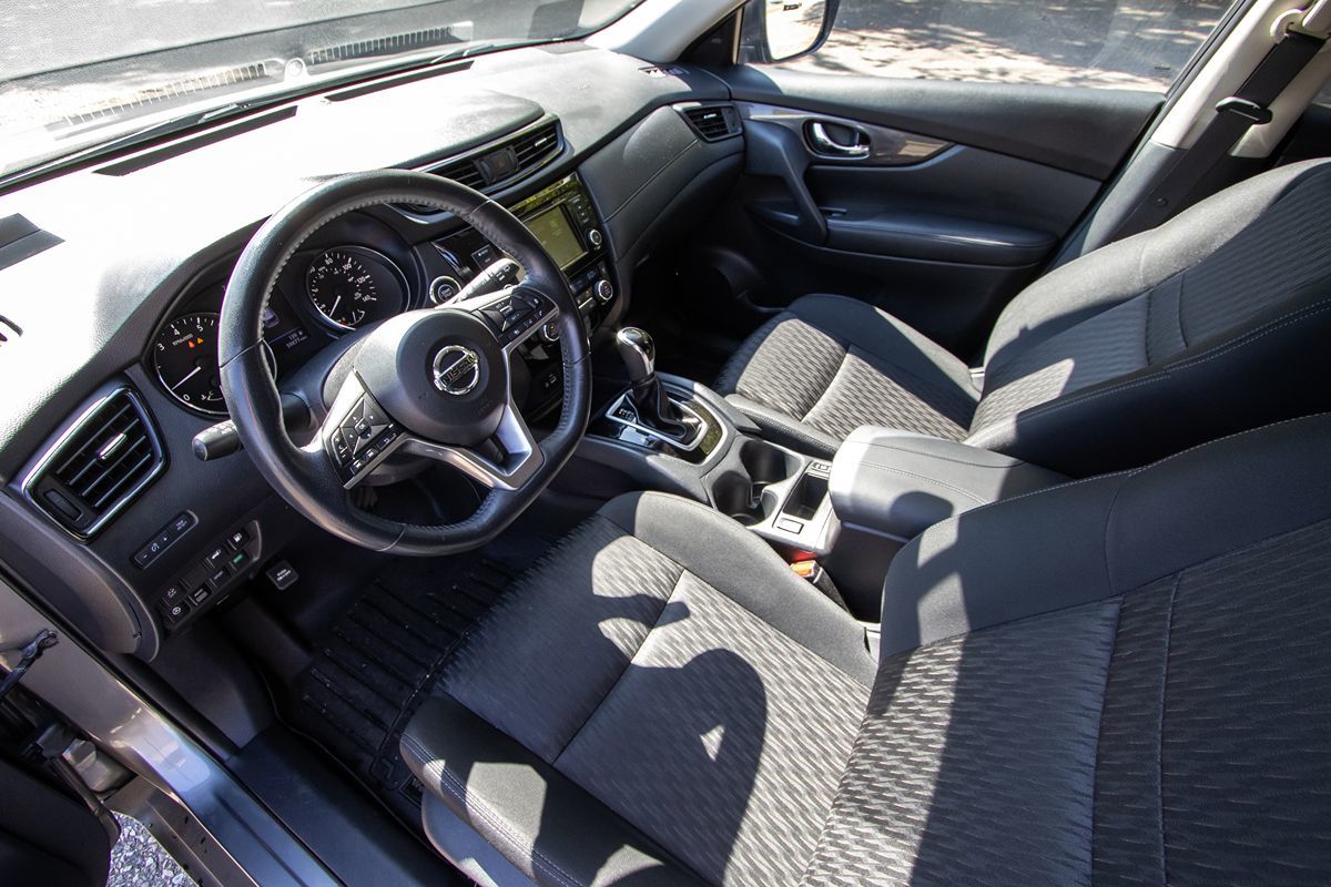 2018 Nissan Rogue SV photo 11