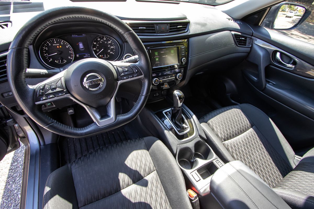 2018 Nissan Rogue SV photo 12