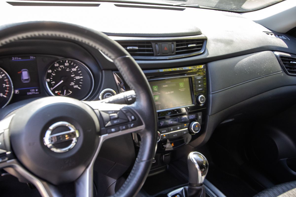 2018 Nissan Rogue SV photo 13