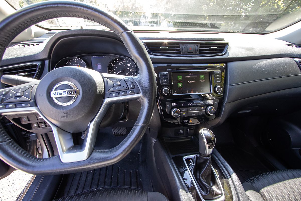 2018 Nissan Rogue SV photo 14