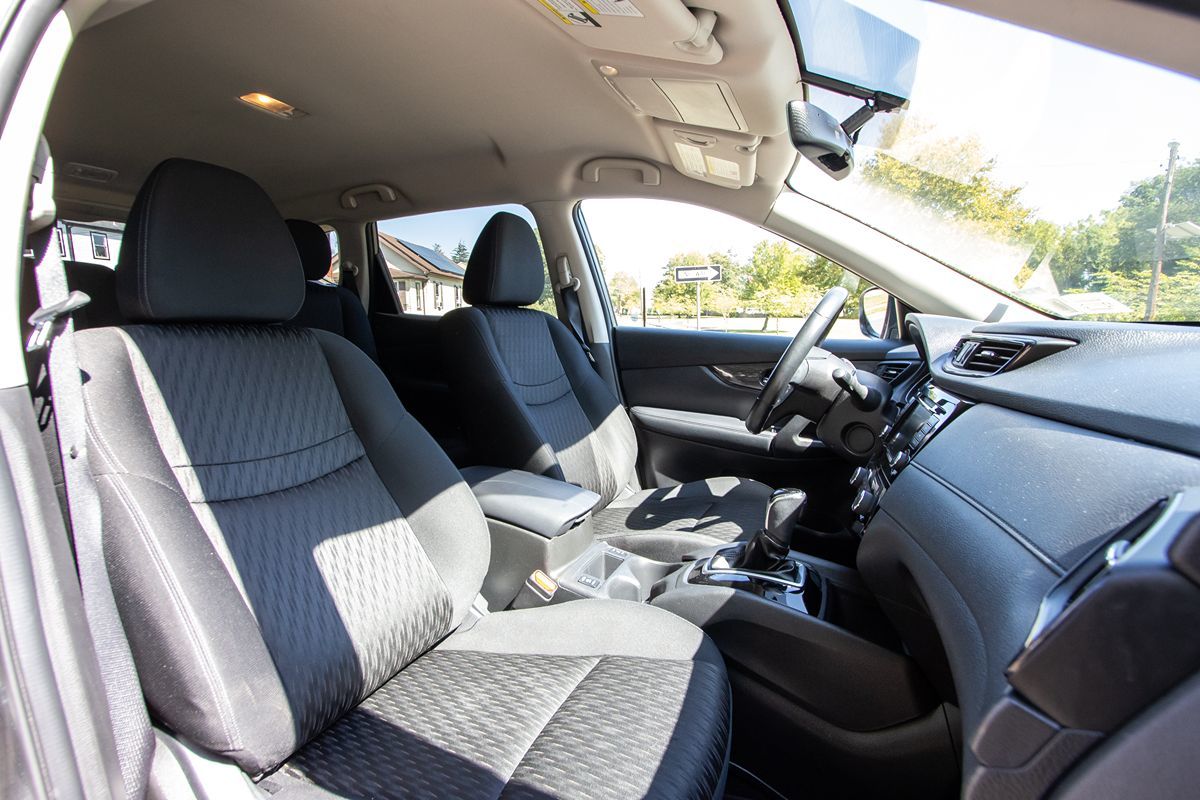 2018 Nissan Rogue SV photo 20