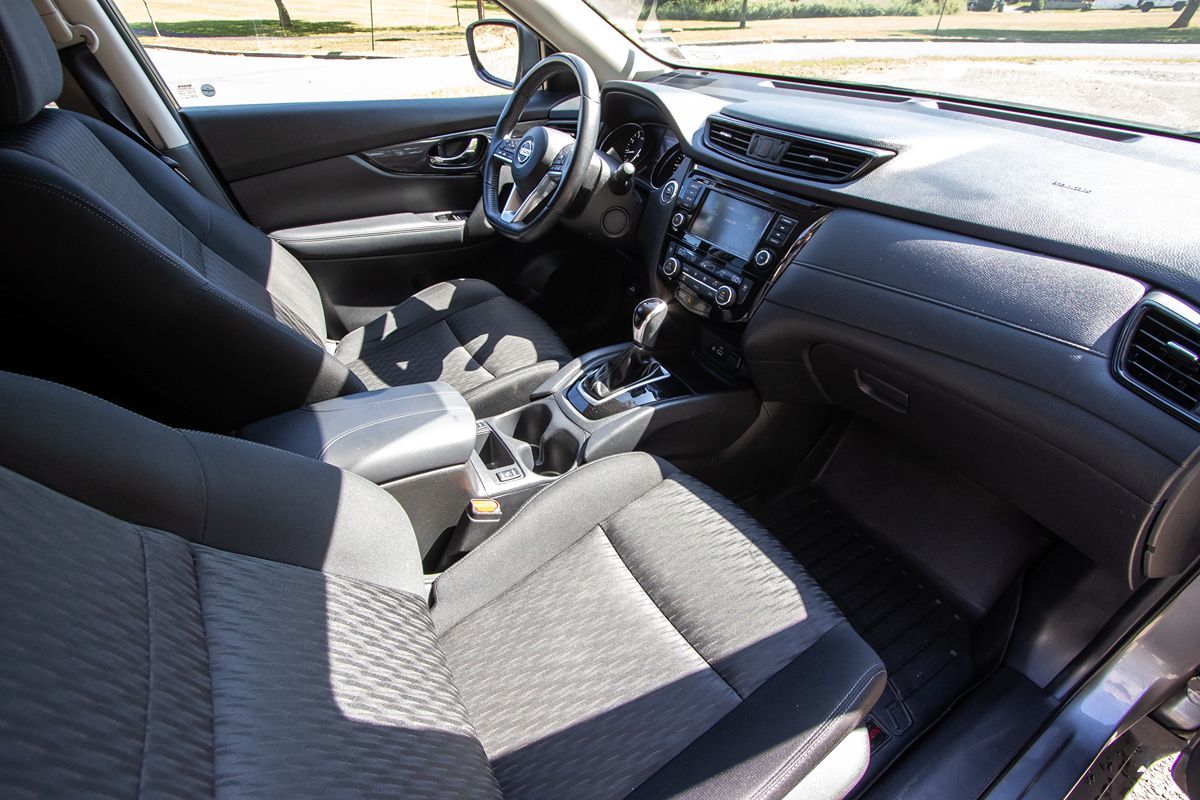 2018 Nissan Rogue SV photo 21