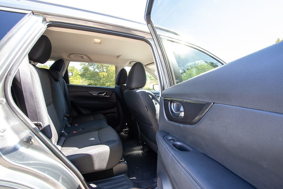2018 Nissan Rogue SV photo 23