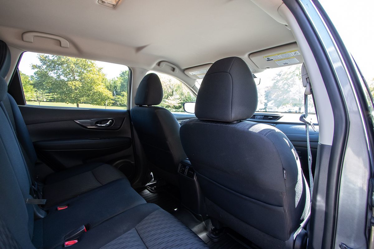 2018 Nissan Rogue SV photo 24