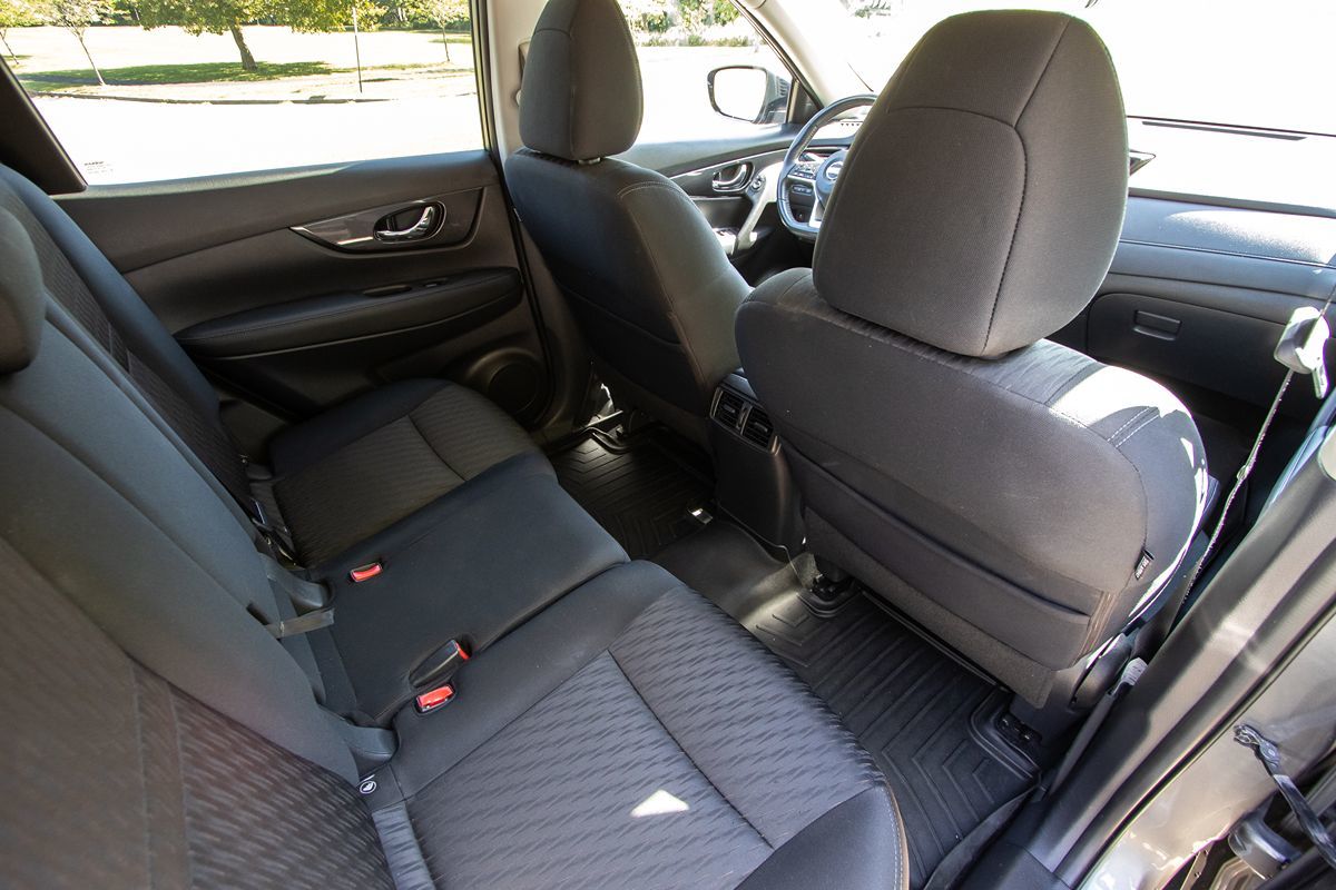 2018 Nissan Rogue SV photo 25