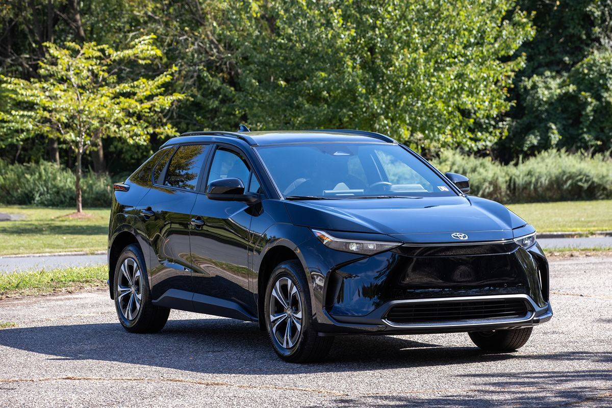 2023 Toyota bZ4X XLE photo 2