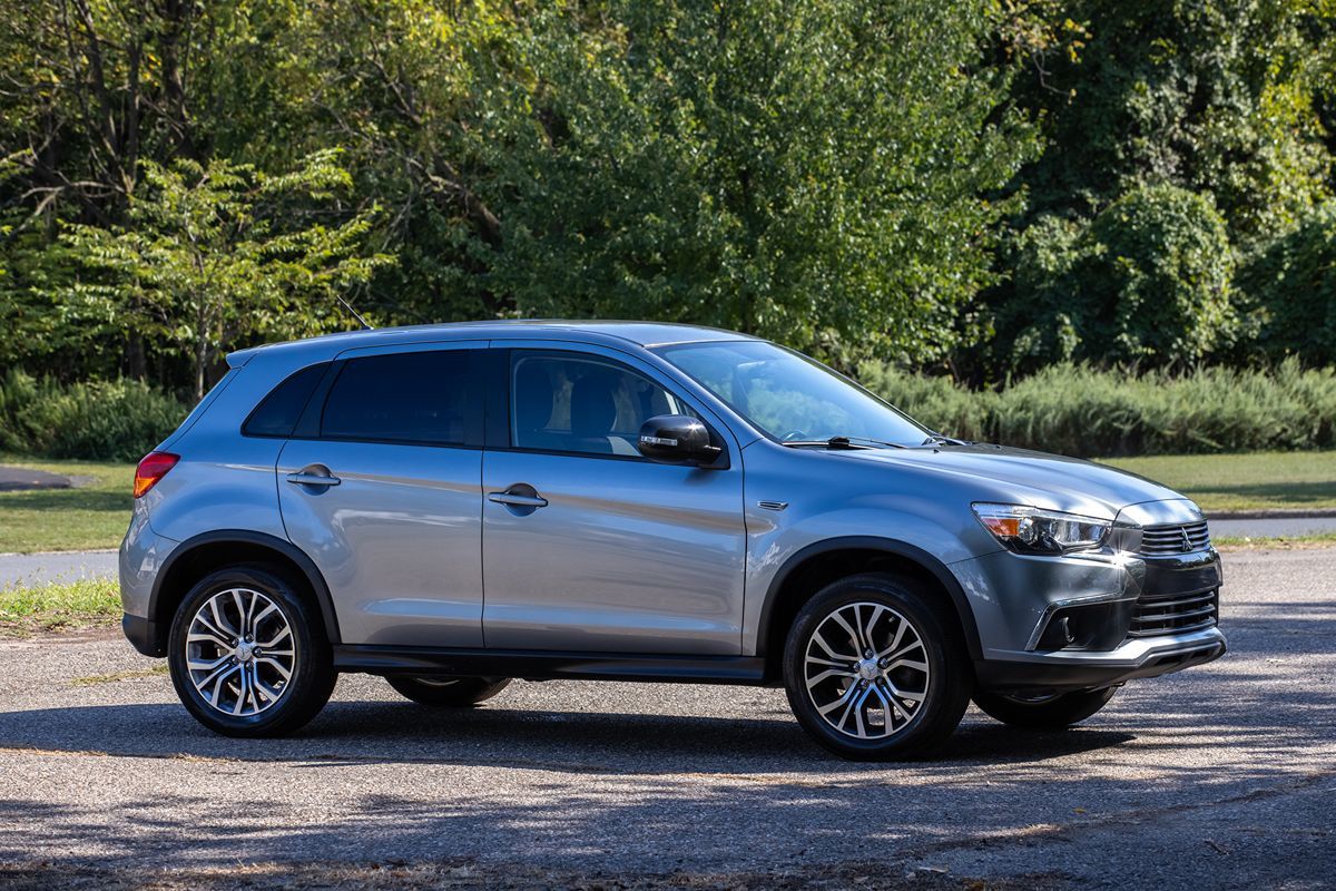 2016 Mitsubishi Outlander Sport ES SE photo 3