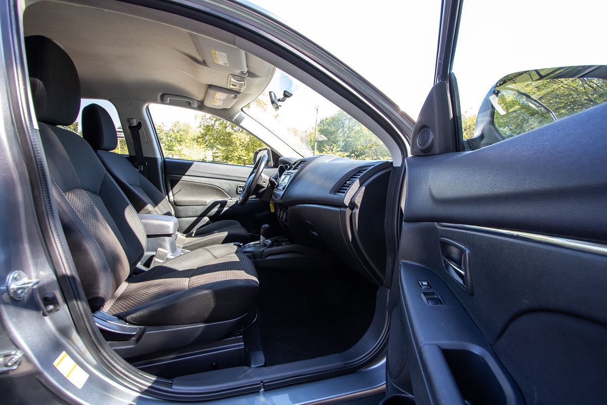 2016 Mitsubishi Outlander Sport ES SE photo 16