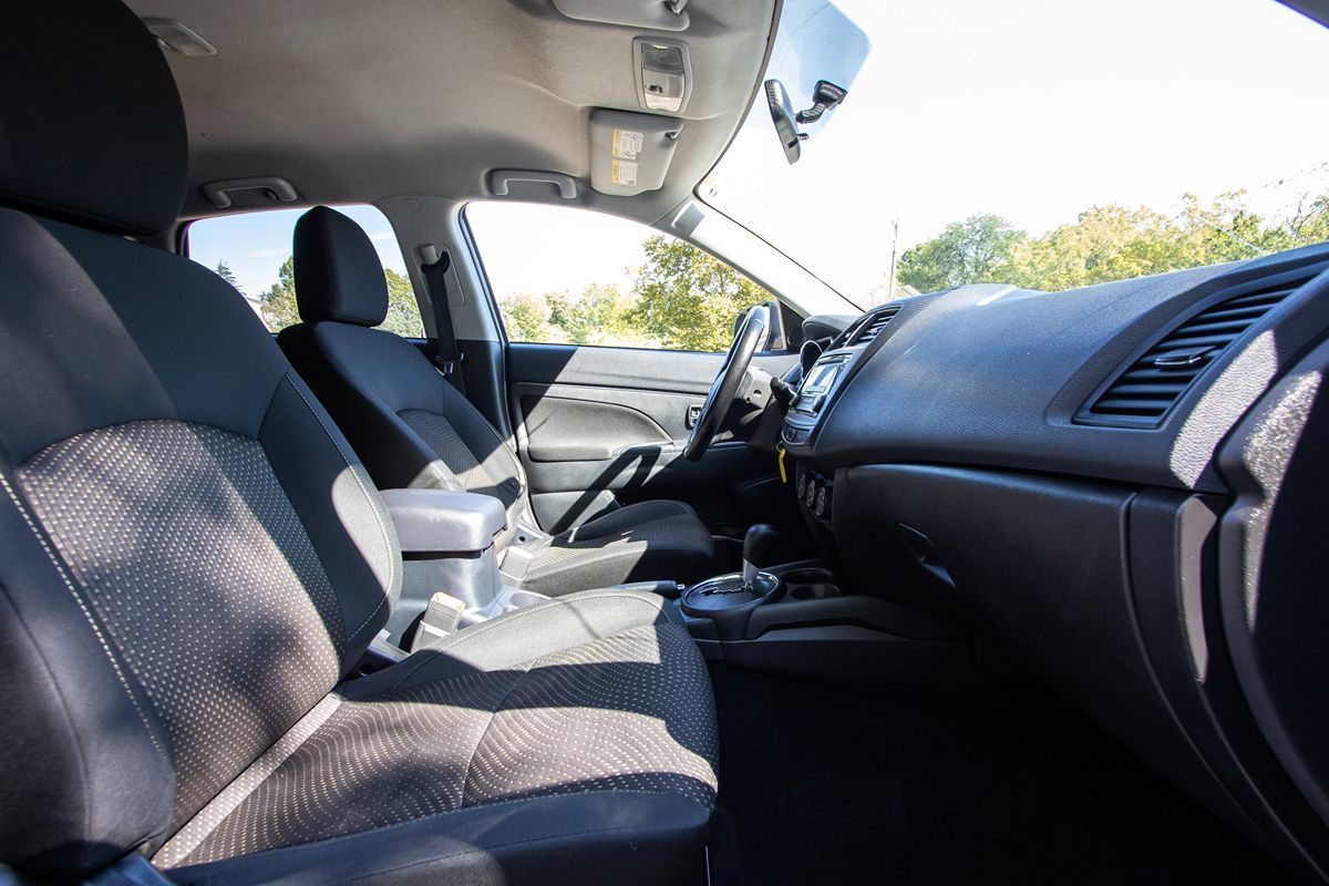 2016 Mitsubishi Outlander Sport ES SE photo 17