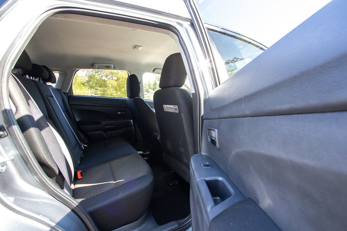 2016 Mitsubishi Outlander Sport ES SE photo 21