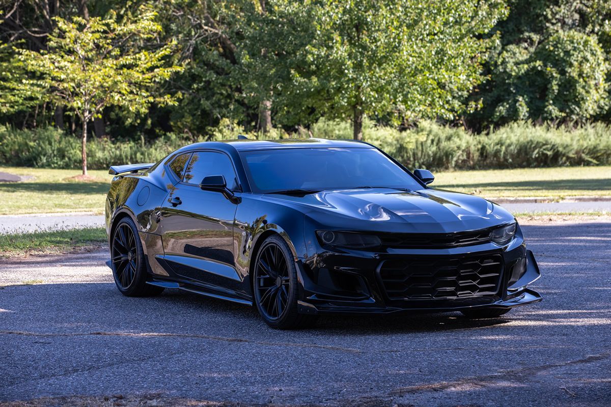 2018 Chevrolet Camaro 1LS 1LT photo 2