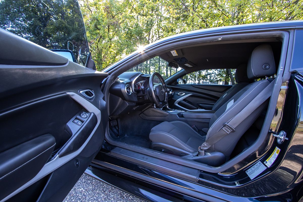 2018 Chevrolet Camaro 1LS 1LT photo 8