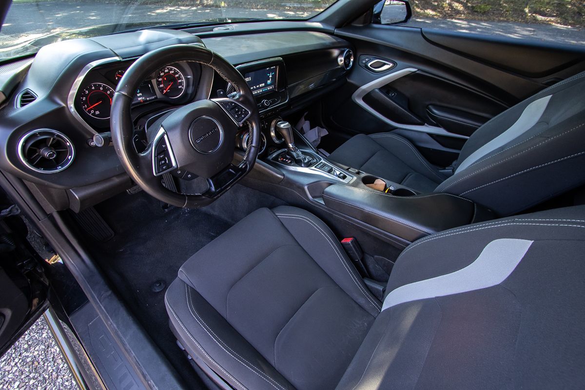 2018 Chevrolet Camaro 1LS 1LT photo 11