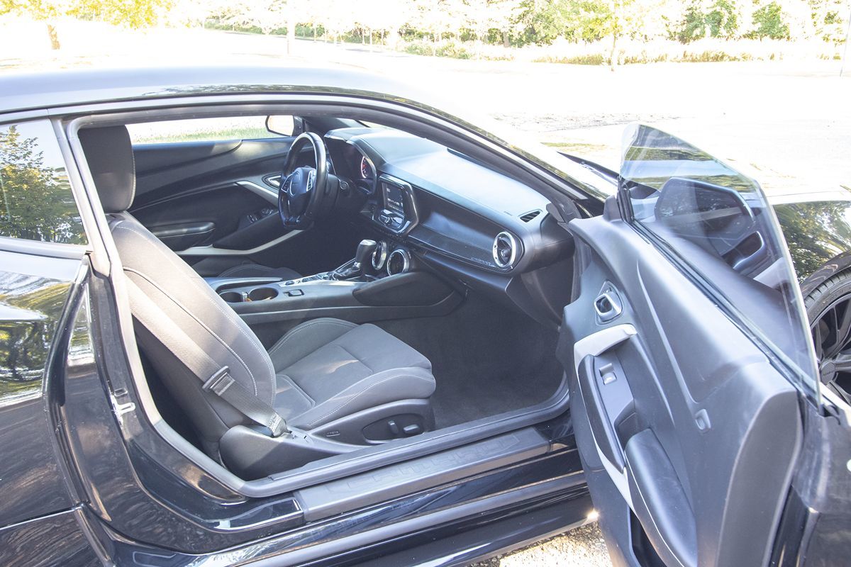 2018 Chevrolet Camaro 1LS 1LT photo 17