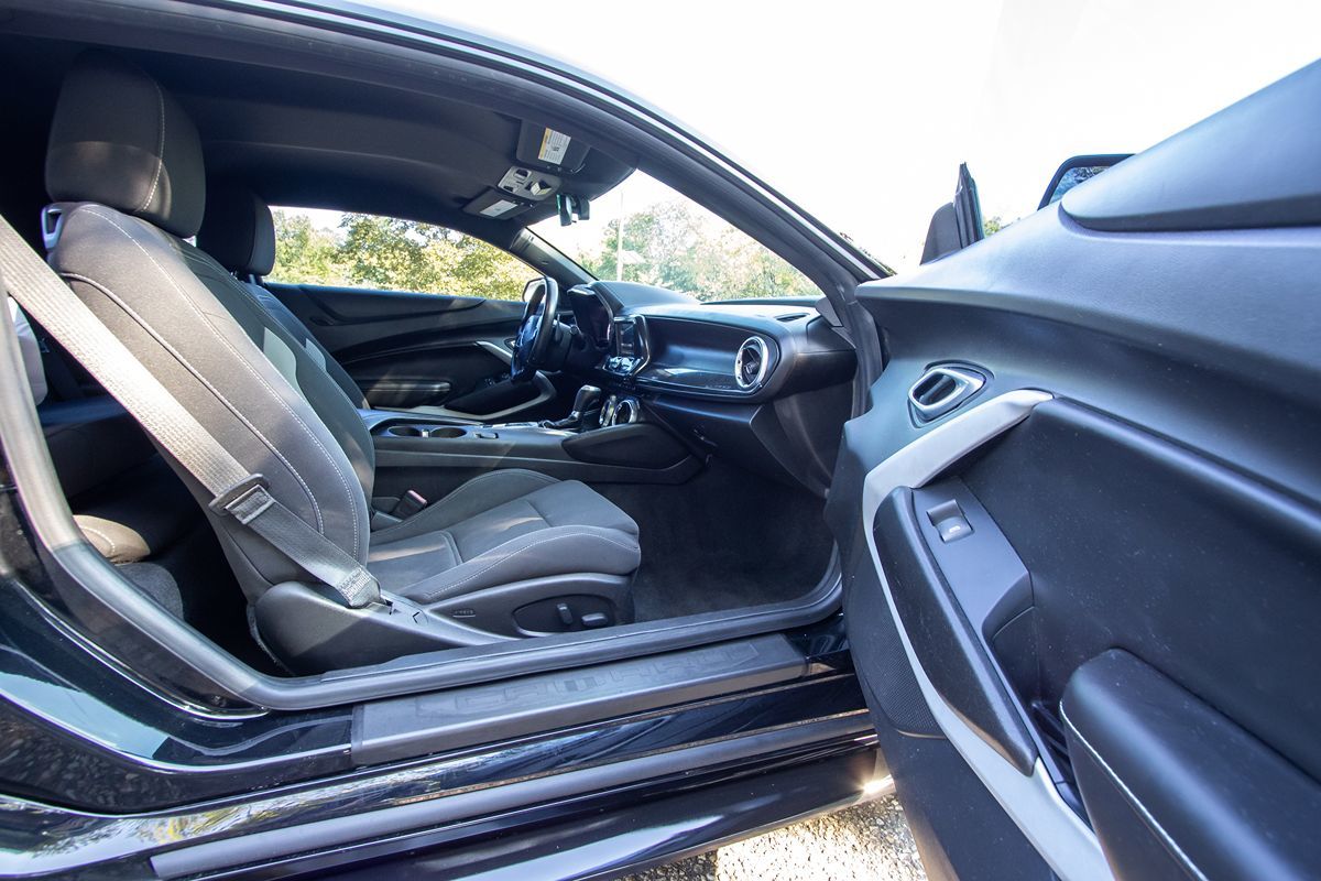 2018 Chevrolet Camaro 1LS 1LT photo 18