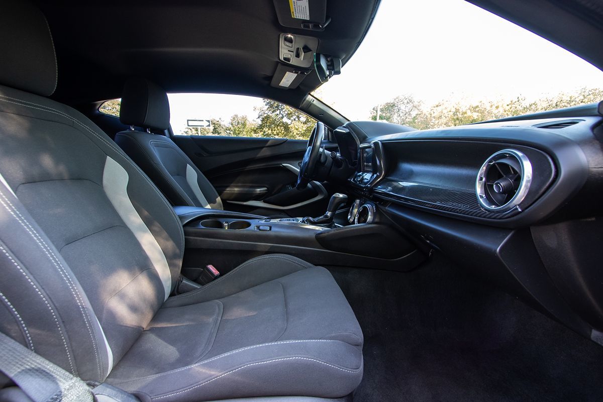 2018 Chevrolet Camaro 1LS 1LT photo 19