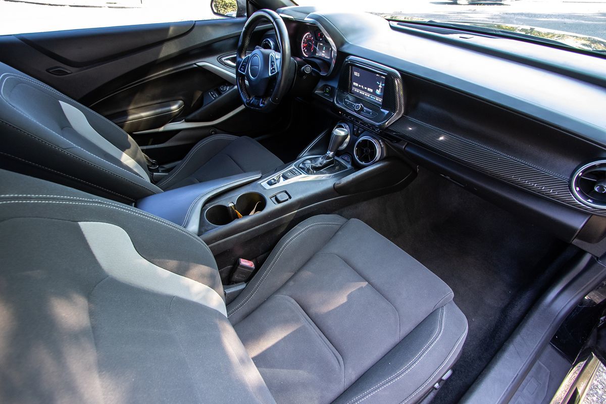 2018 Chevrolet Camaro 1LS 1LT photo 21