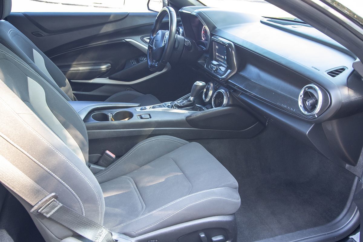 2018 Chevrolet Camaro 1LS 1LT photo 22