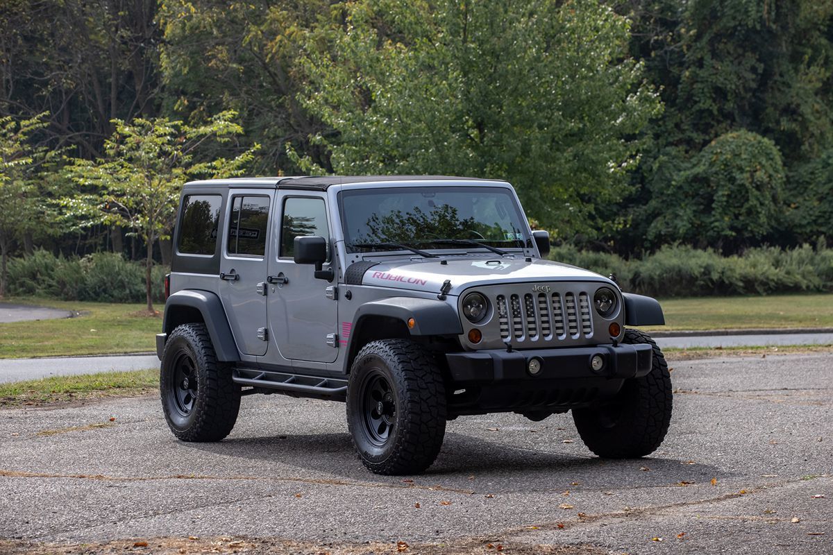 2013 Jeep Wrangler Unlimited Rubicon photo 2