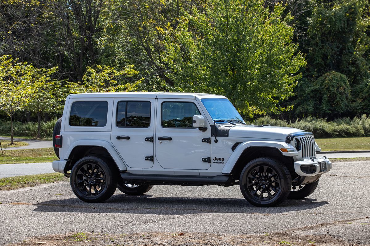 2020 Jeep Wrangler Unlimited Sahara High Altitude photo 3