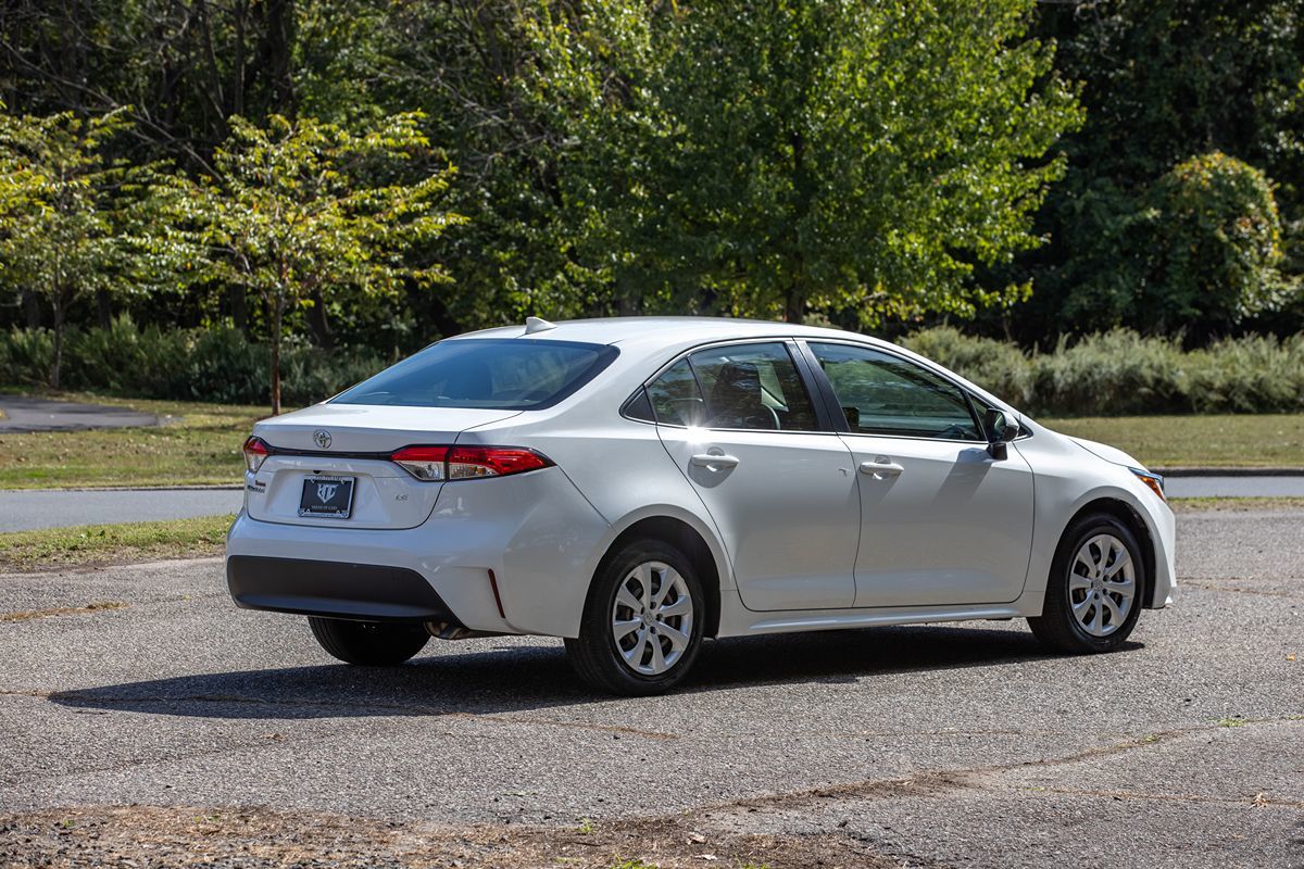 2023 Toyota Corolla LE photo 4