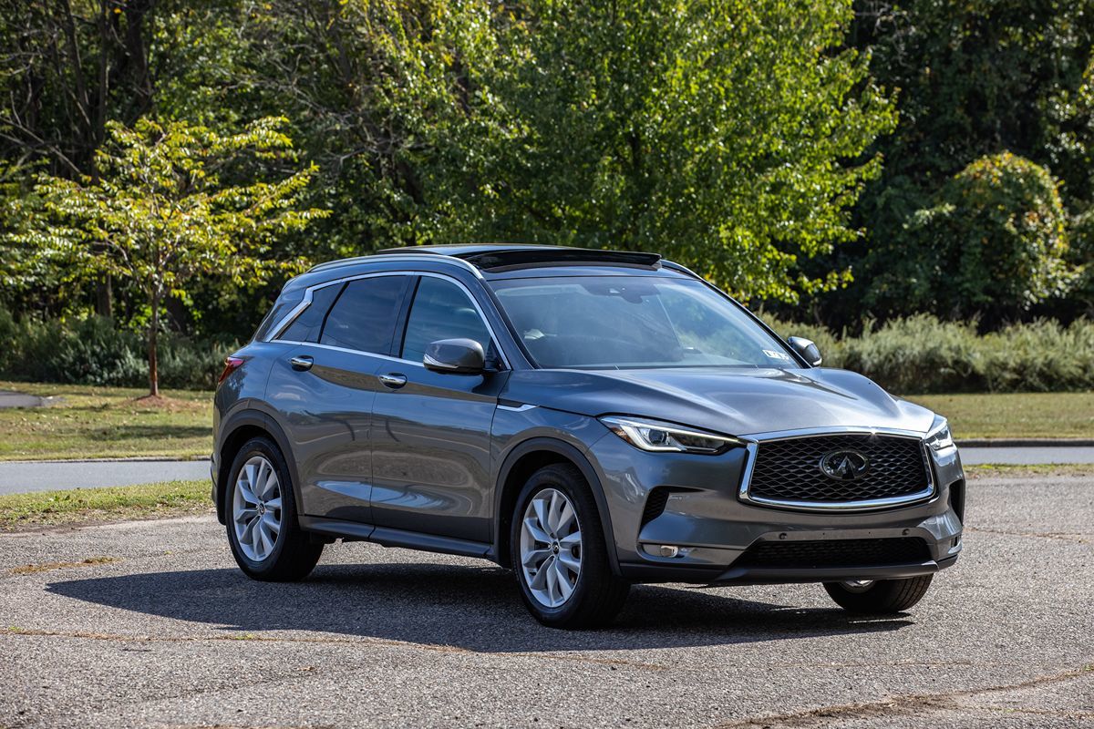 2019 Infiniti QX50 Essential photo 2
