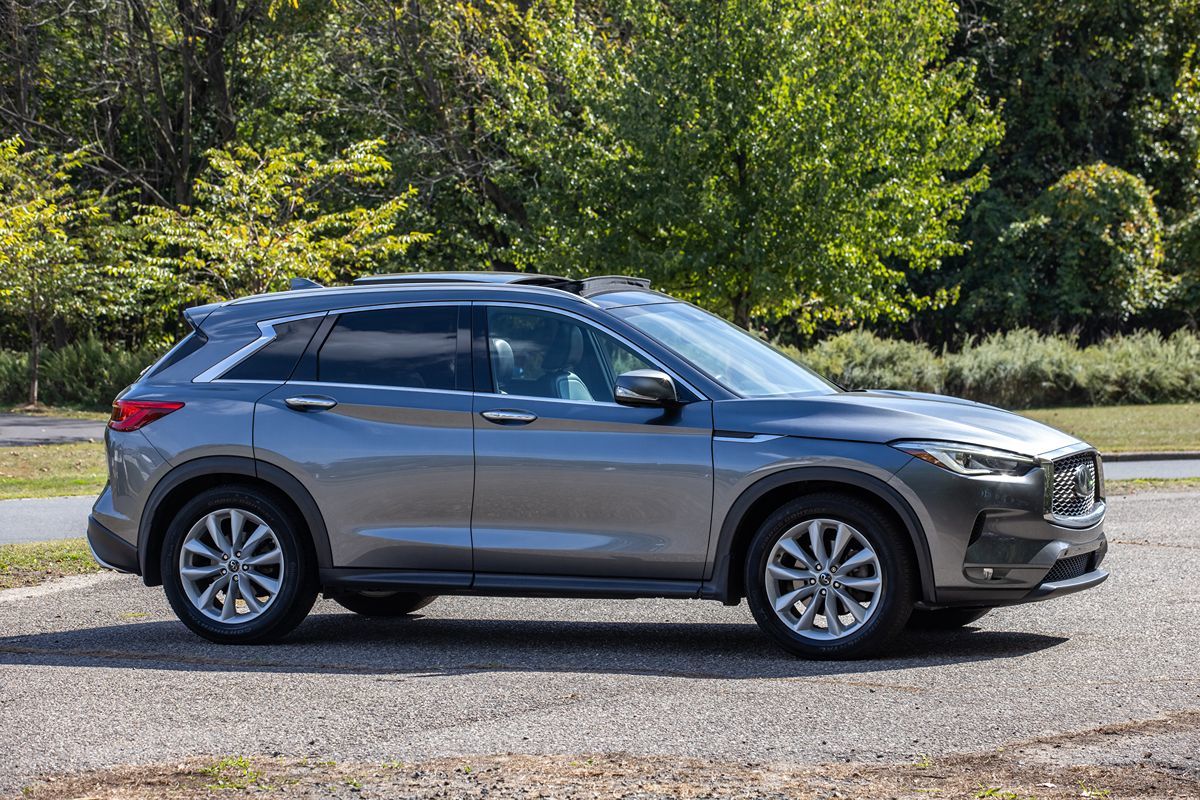 2019 Infiniti QX50 Essential photo 3