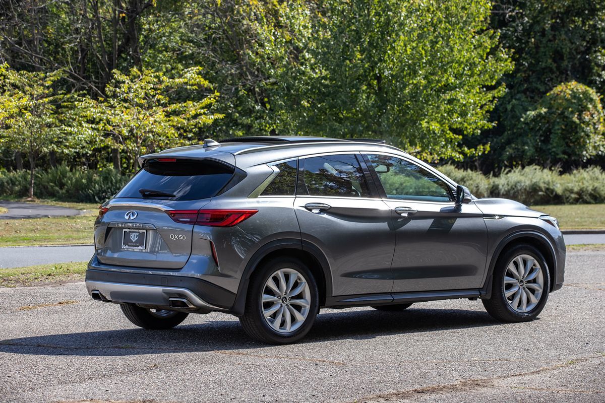 2019 Infiniti QX50 Essential photo 4