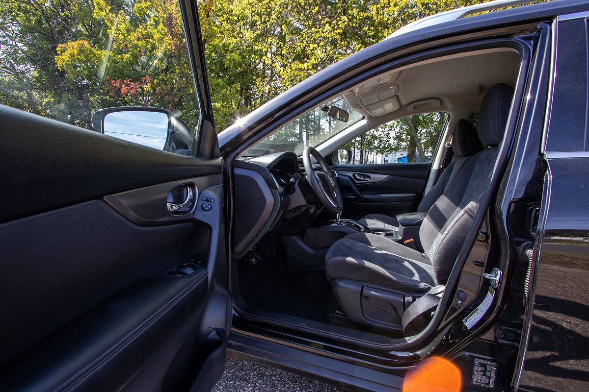 2016 Nissan Rogue S photo 2