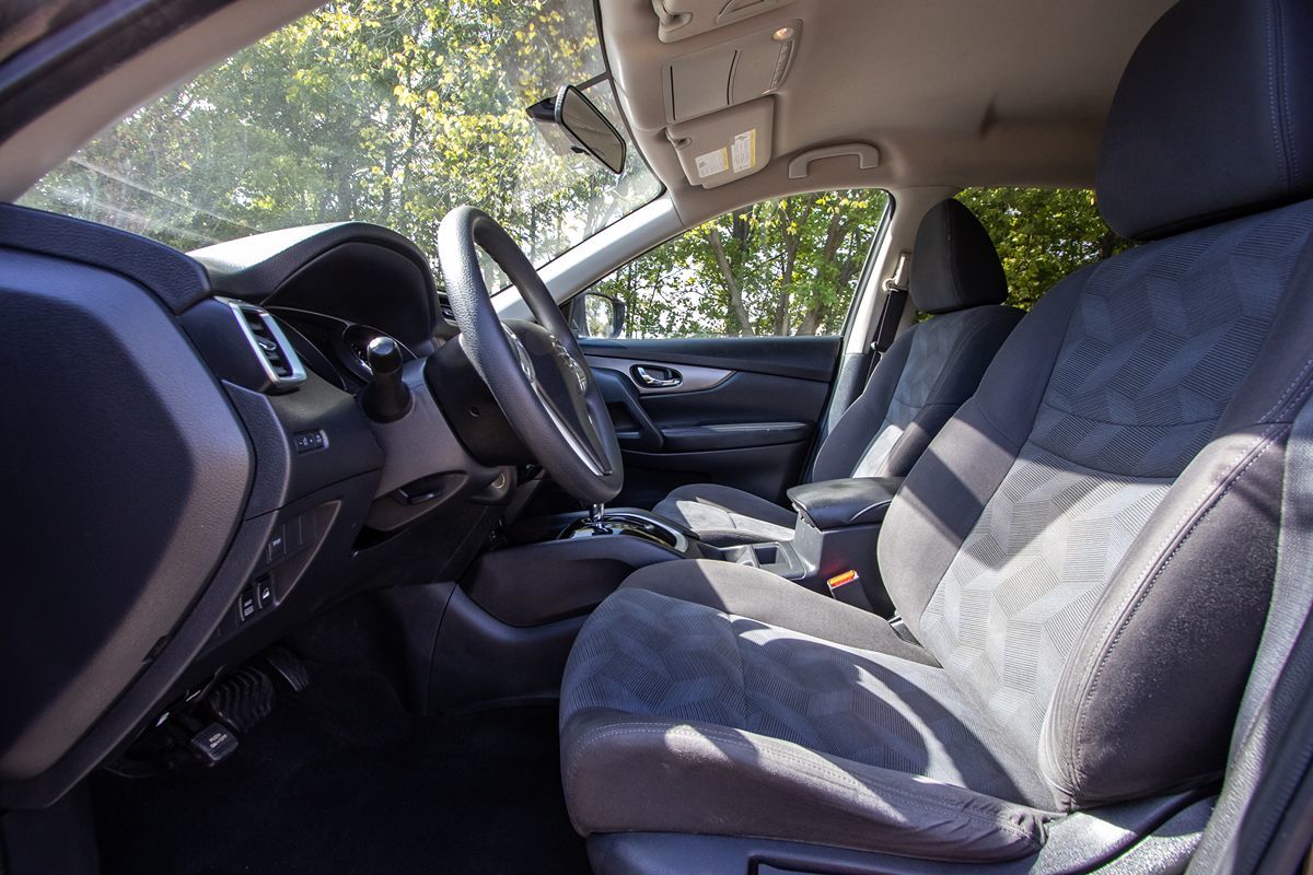 2016 Nissan Rogue S photo 3