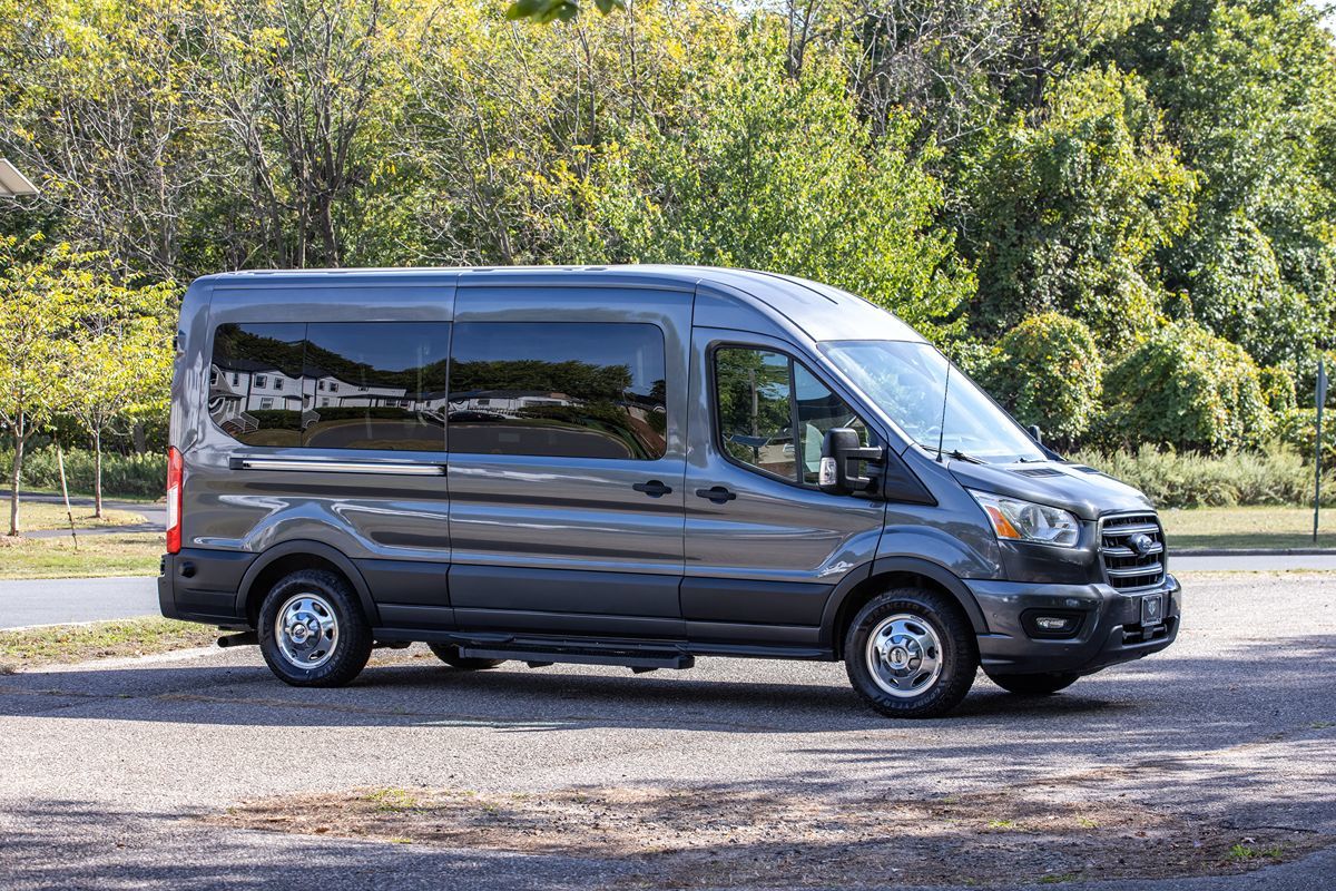 2020 Ford Transit Passenger XLT photo 3