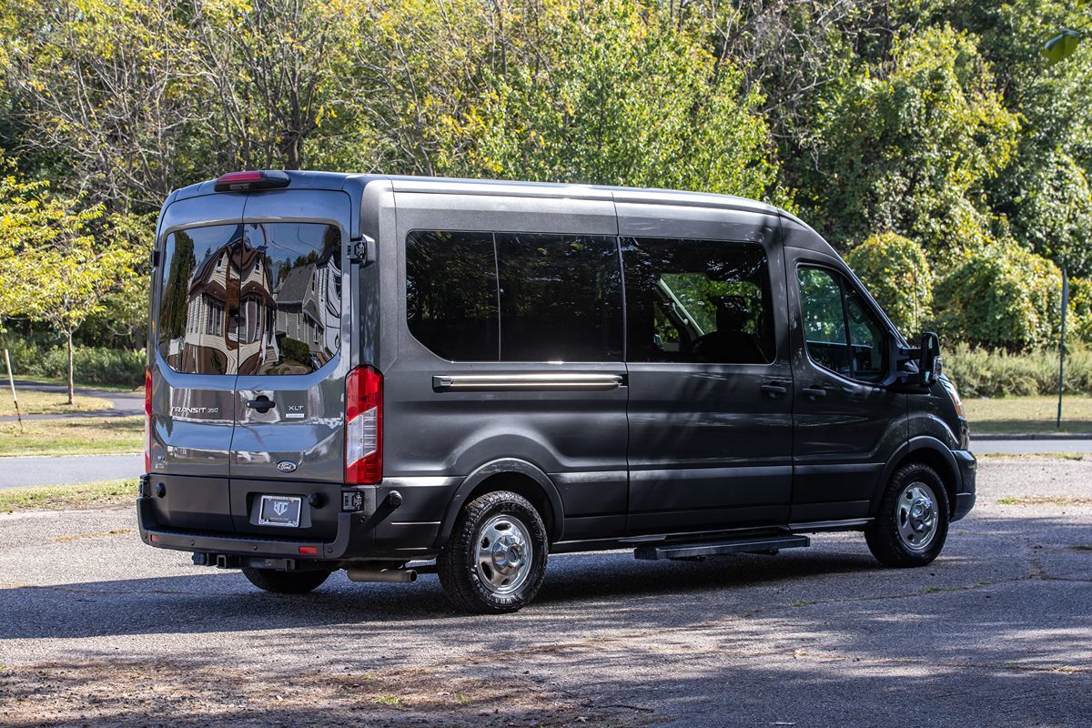2020 Ford Transit Passenger XLT photo 4