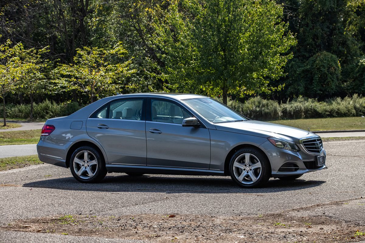 2014 Mercedes Benz E 350 Sedan 4MATIC photo 2