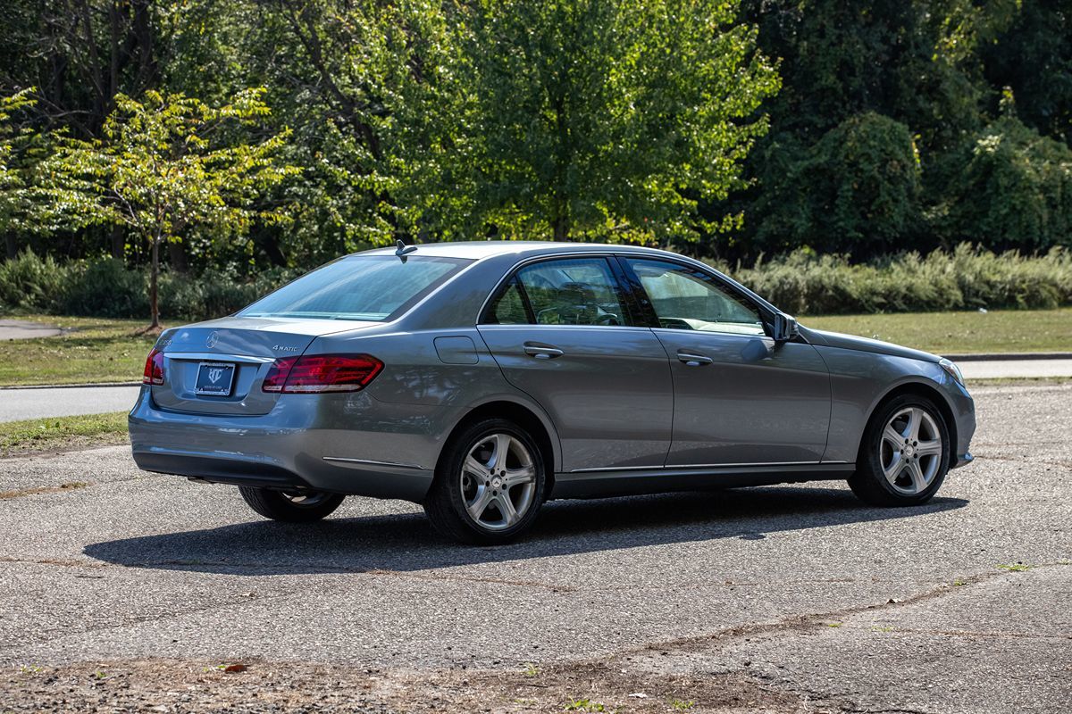 2014 Mercedes Benz E 350 Sedan 4MATIC photo 3
