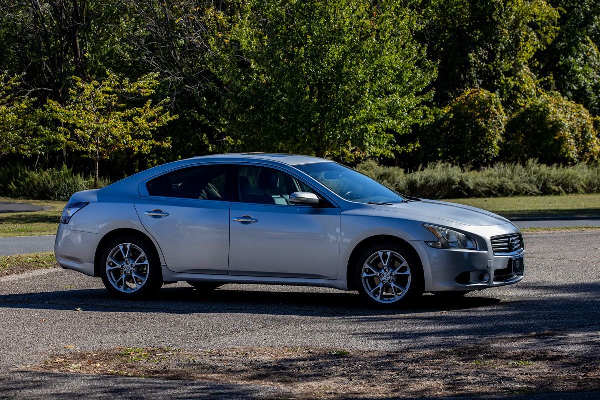 2014 Nissan Maxima SV photo 3