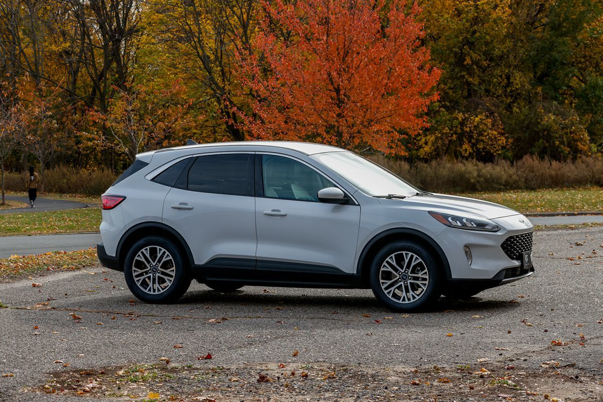 2022 Ford Escape SEL Hybrid photo 3