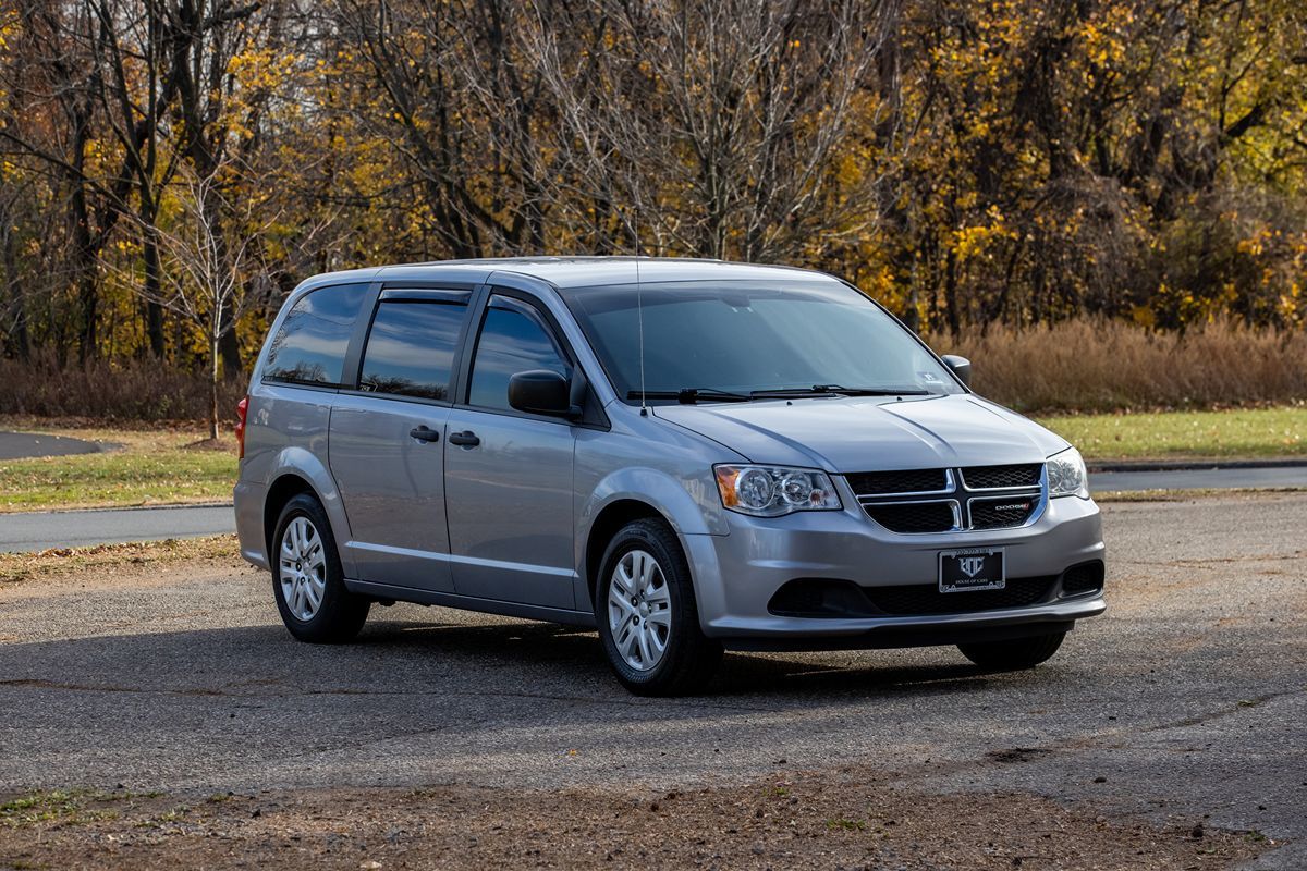 2019 Dodge Grand Caravan SE photo 2