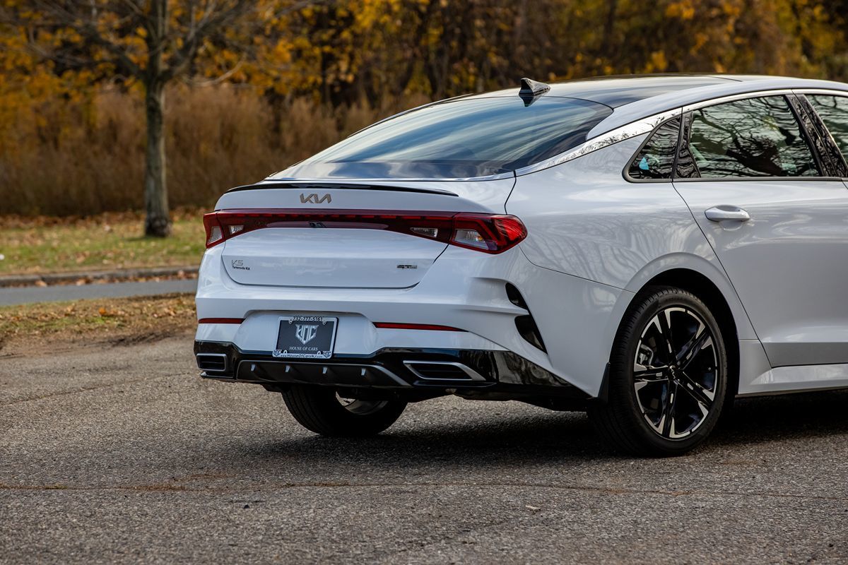 2023 Kia K5 GT-Line photo 4