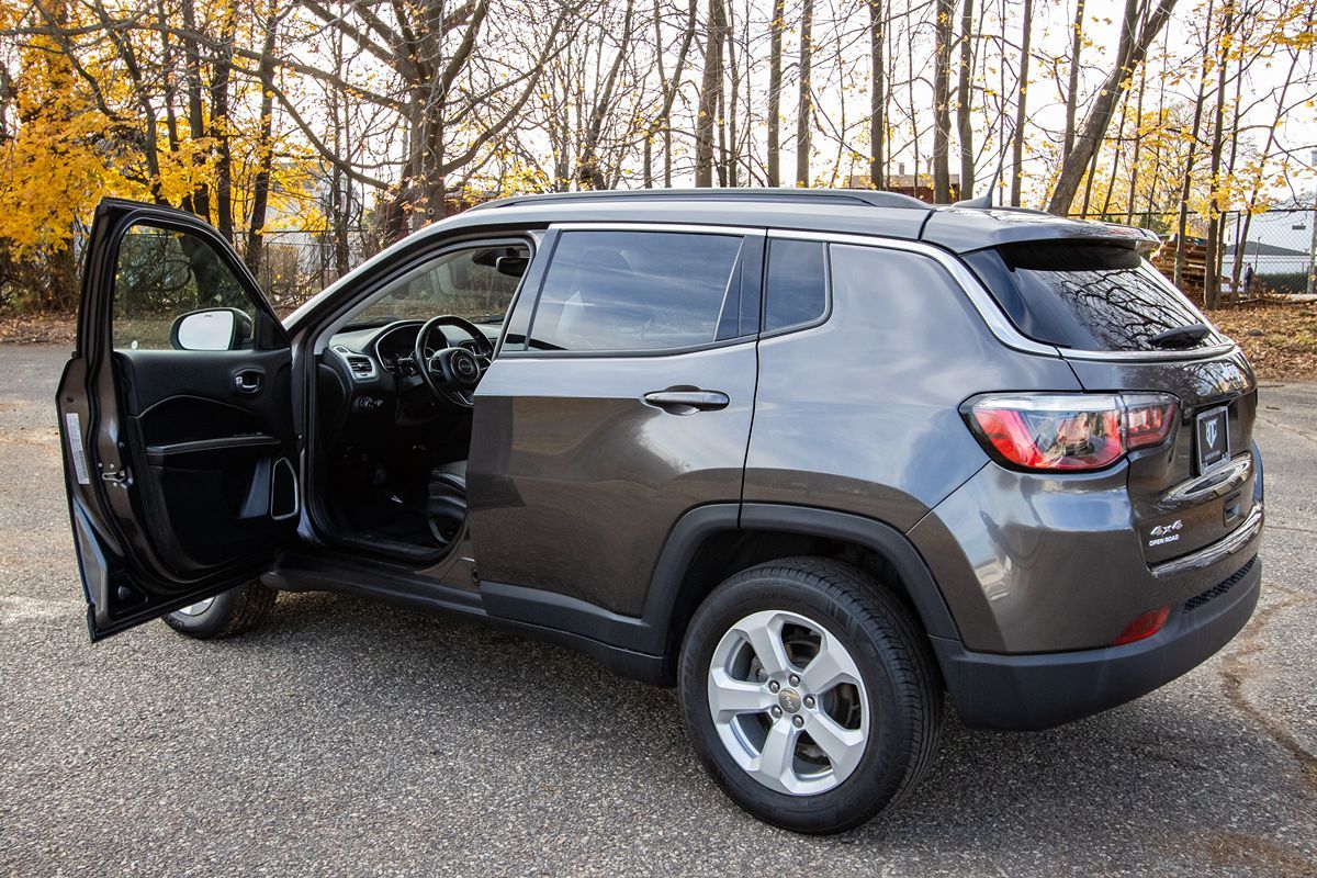 2019 Jeep Compass Latitude photo 3